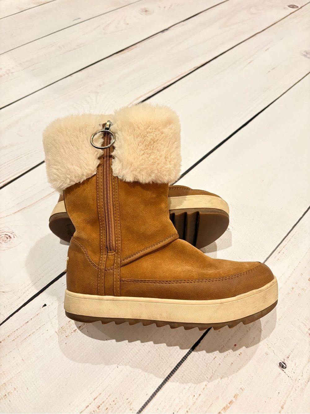 Koolaburra by UGG | Chestnut & Cream boots - Picture 4 of 8
